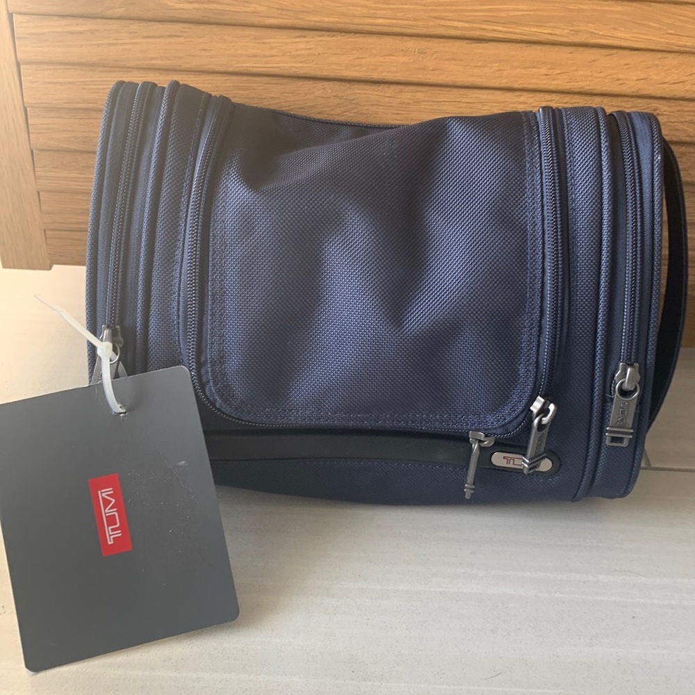 TUMI hanging toilette bag, navy
